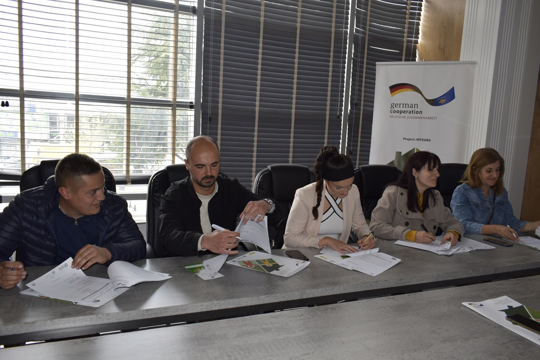 Start-Up Grant Beneficiaries Sign Contracts in Gracanica Municipality