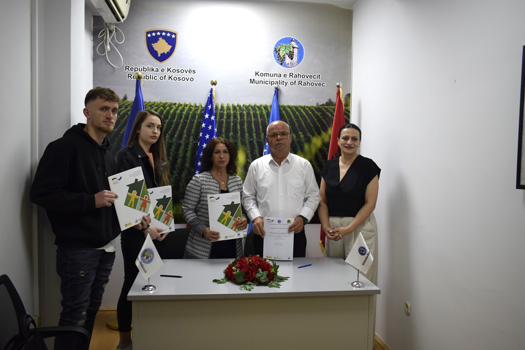 Start-Up Grant Beneficiaries Sign Contracts in Rahoveci Municipality